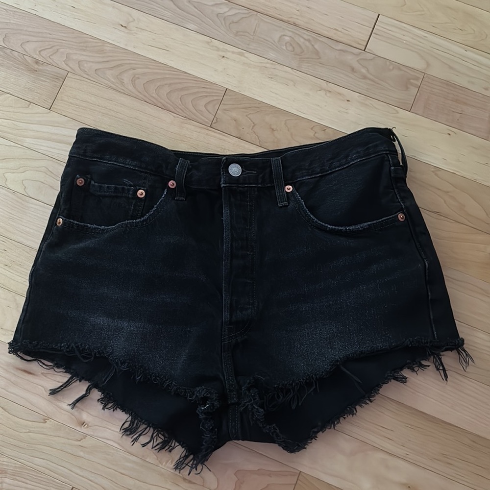 Levi’s 501 button fly black jean shorts - Picture 1 of 11